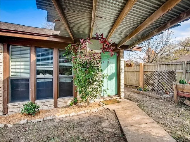 Puerta - 8007 Brockman St