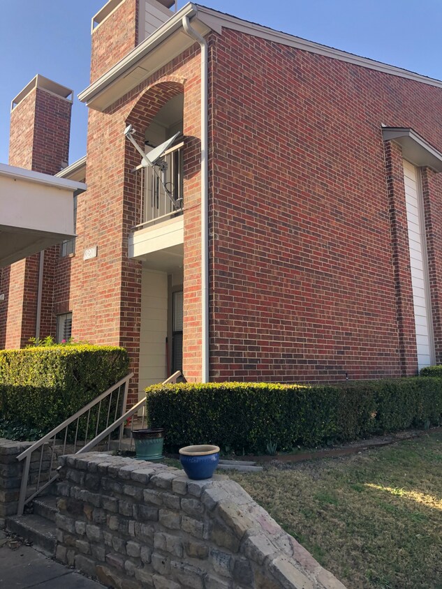 Front of Condo - 3201 Donnelly Cir
