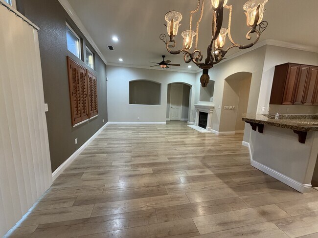 Foto del edificio - 1706 Guildford Way