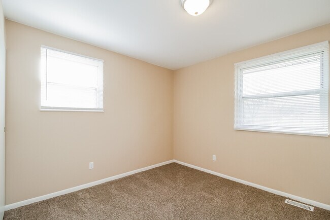 Building Photo - 10319 Pottinger