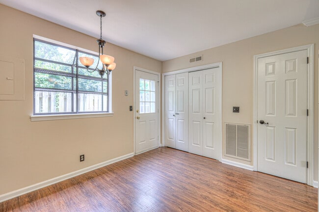 Building Photo - 200 N Royal Oaks Blvd