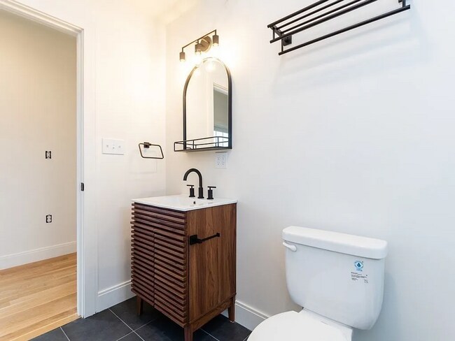 Building Photo - Spacious one bedroom one bathroom