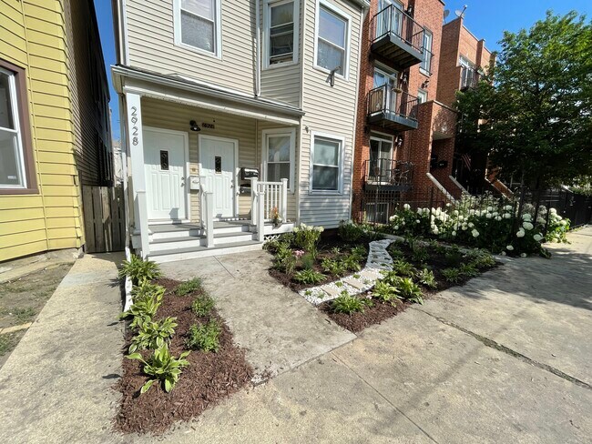 Building Photo - 2928 N Ridgeway Ave