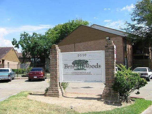 Building Photo - 9090 S Braeswood Blvd