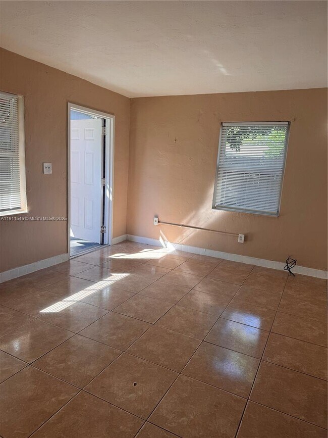 Foto del edificio - 2121 NW 4th Ct