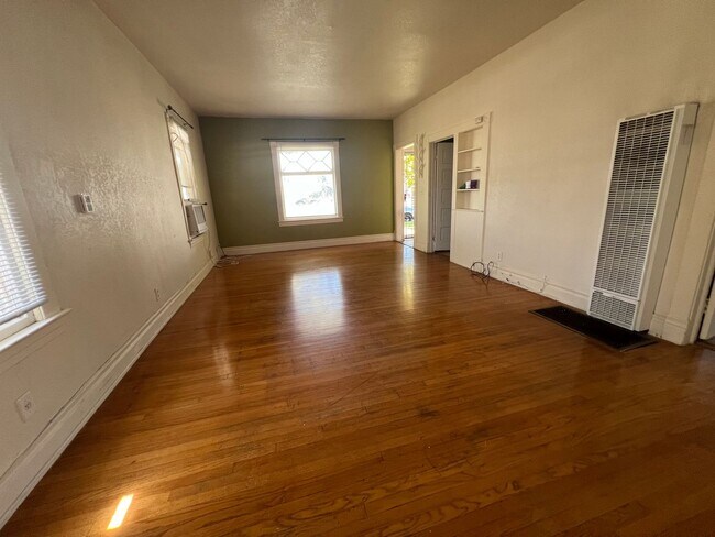 Foto del edificio - One bedroom apartment in downtown Riverside!