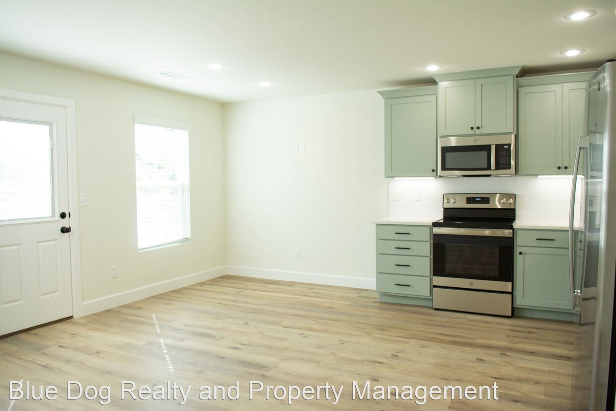Building Photo - 3 br, 2.5 bath House - 150 N Centennial Ave