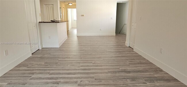 Building Photo - 5860 W Sample Rd
