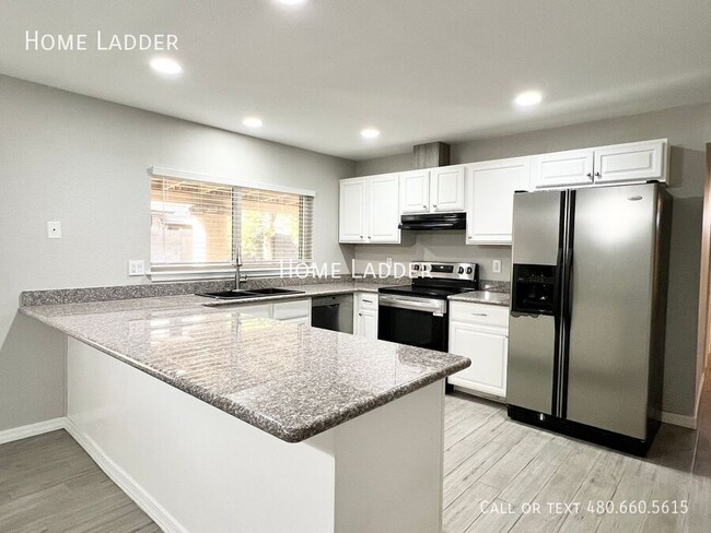 Foto del edificio - Amazing Gilbert 3-Bedroom Home with Modern...