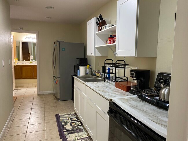 Building Photo - 2701 Riverwalk Dr SE