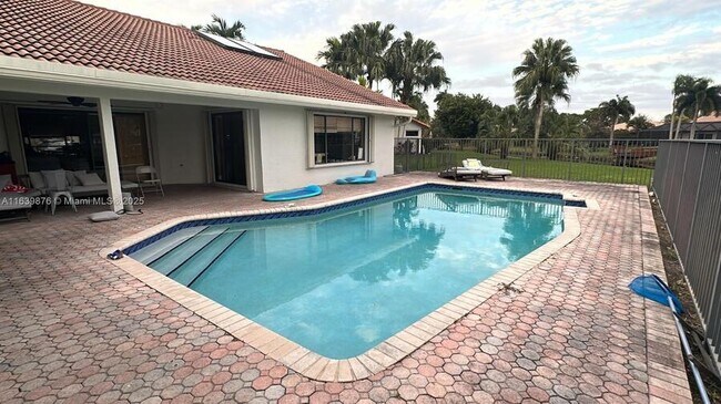 Foto del edificio - 10032 NW 13th Ct
