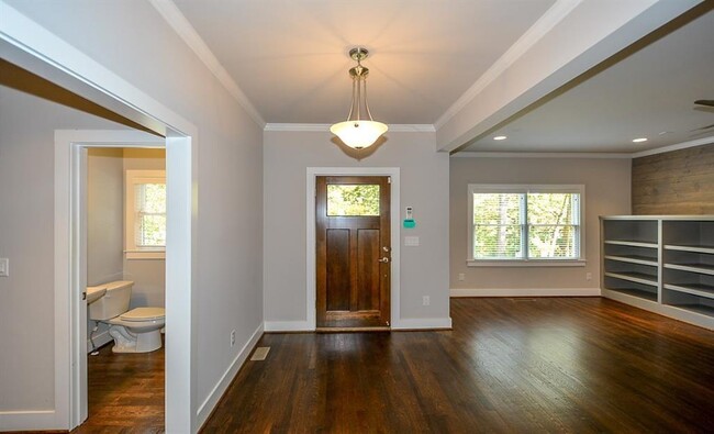 Building Photo - 483 E Pharr Rd