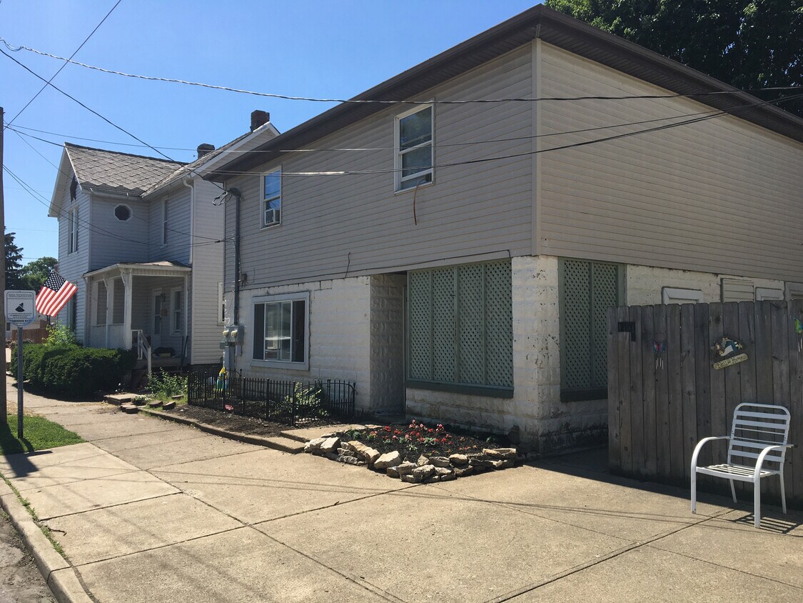 Primary Photo - 115 E Mill St