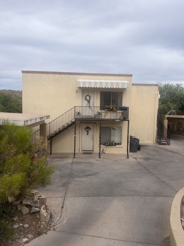 Primary Photo - 2536 N Corinthian Garden Dr