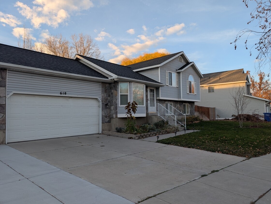 Foto principal - 618 S Jake Garn Blvd