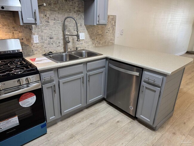 Foto del edificio - 5940 Mona Ln