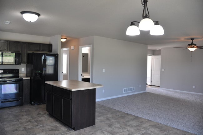 Building Photo - 5727 Abercorn Dr