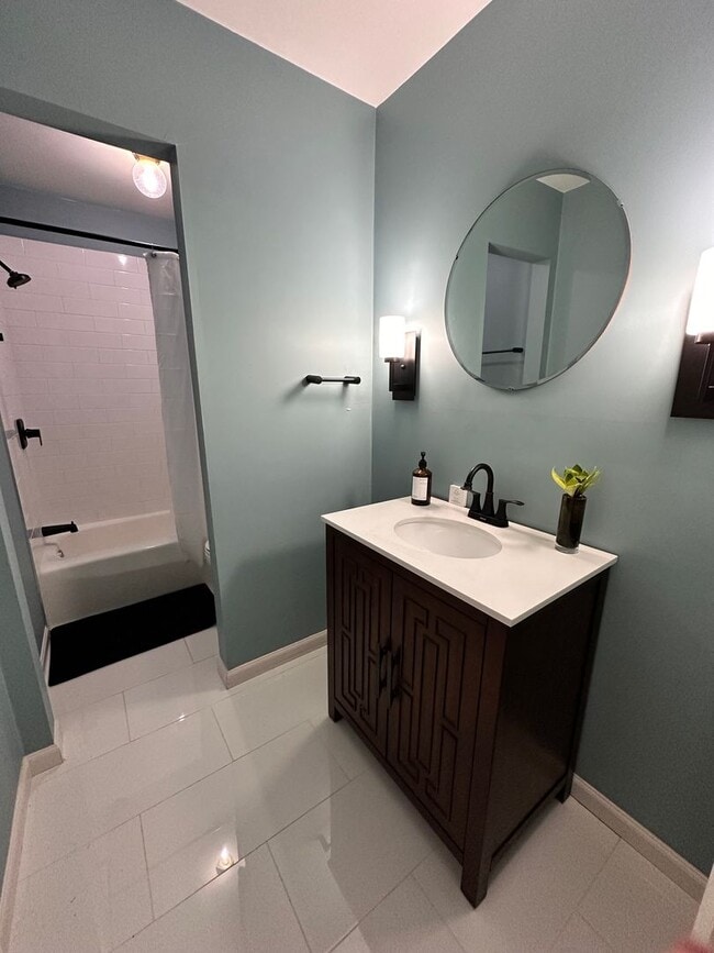Building Photo - Charming 3 bed 2 bath ranch with fenced yard  available 6/5/2026!