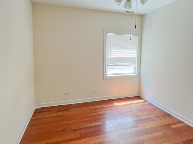 Building Photo - 3110 N Racine Ave