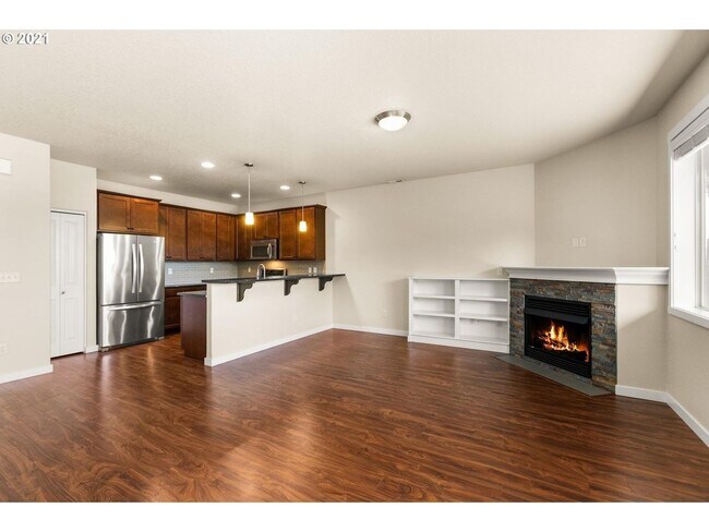 Building Photo - 2015 Build North Plains Home! 3 bedrooms +...