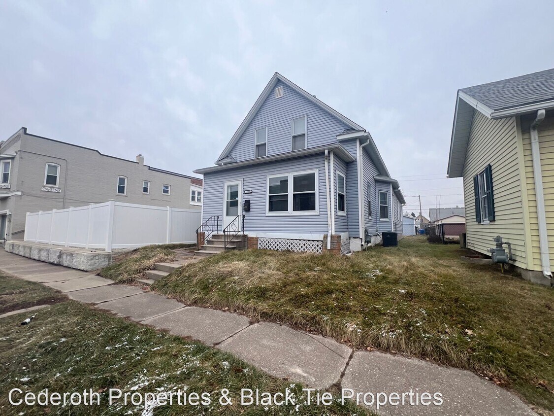 3 br, 1 bath House 713 18th Ave House Rental in Moline, IL