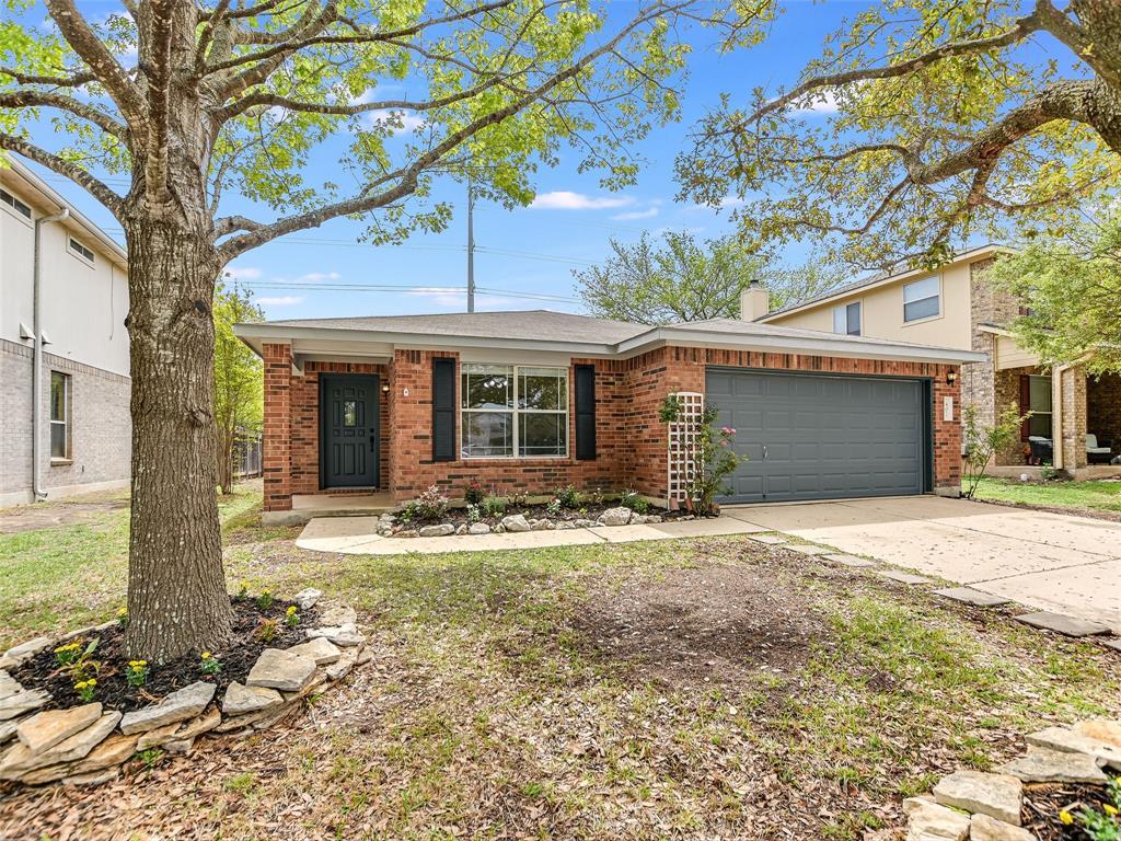 Foto principal - 402 Washington Square Dr