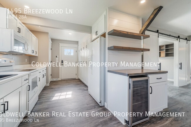 Building Photo - 1495 Breezewood Ln