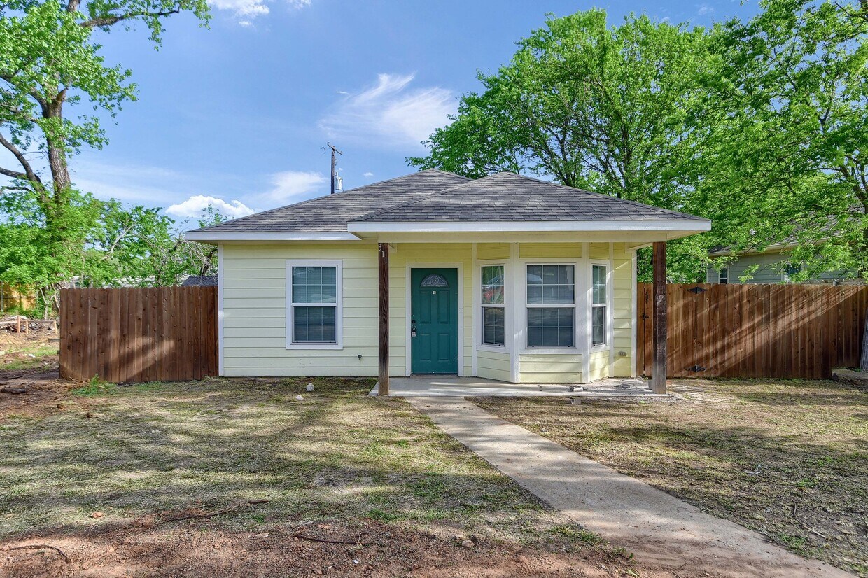 Primary Photo - 311 E Shepherd St