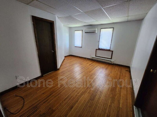 Building Photo - 509 S 5th St
