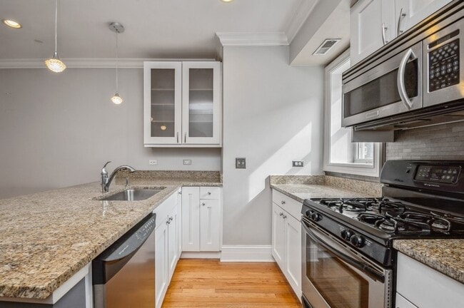 Building Photo - 1429 W Elmdale Ave