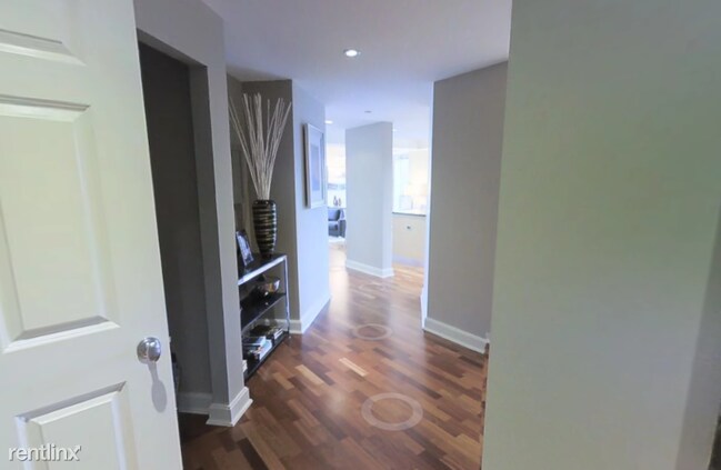 Building Photo - 2 br, 1 bath  - 300 1st Ave Unit 208
