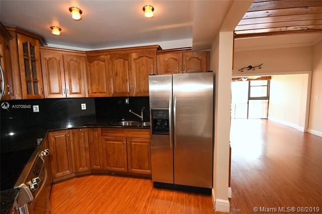 Building Photo - 9423  Fontainebleau Blvd   Miami FL 33172