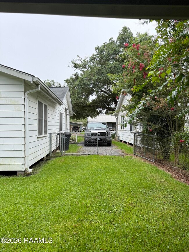 Building Photo - 611 Everette St