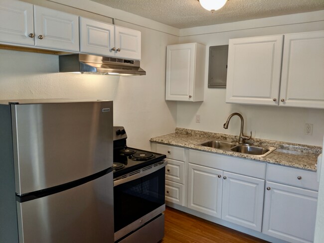 Building Photo - 828 1st Ave W