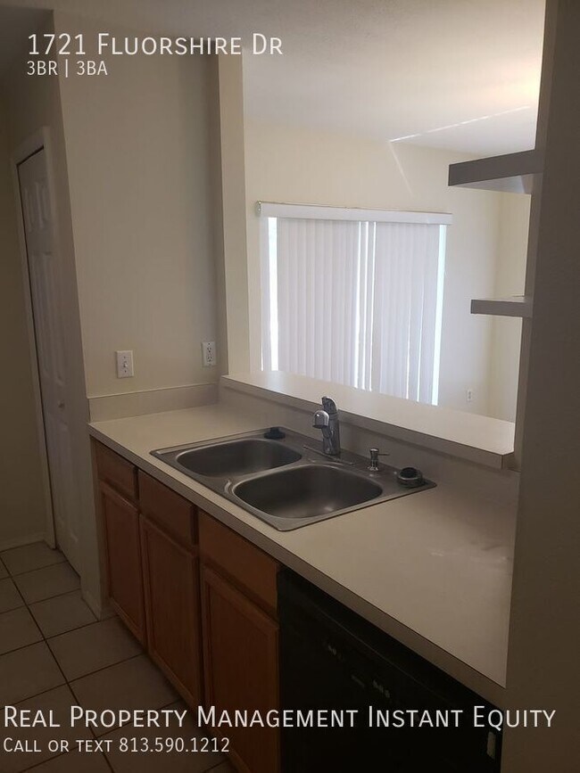 Foto del edificio - Cute Brandon Townhome