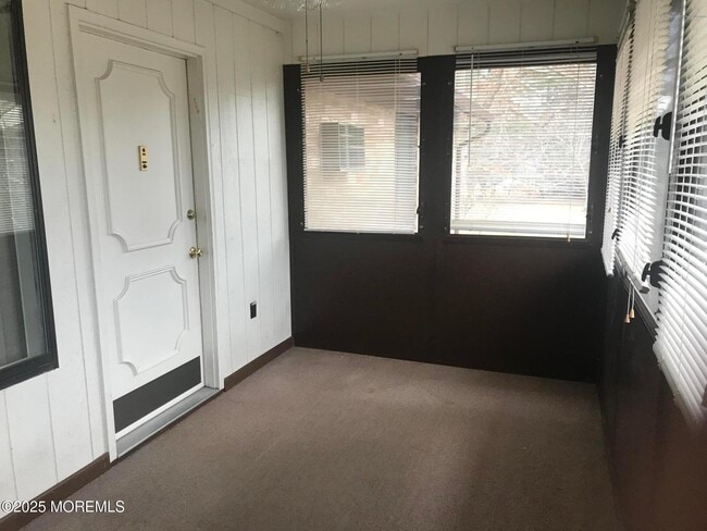 Building Photo - 111 Amberly Dr