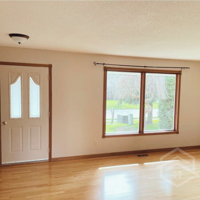 Photo du bâtiment - 3-Bedroom House in Tillsonburg!!