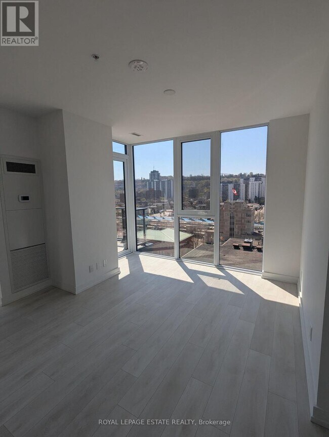 Building Photo - 75 James St S