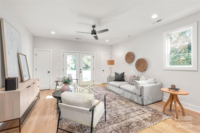 Building Photo - 1314 Carolyn Dr