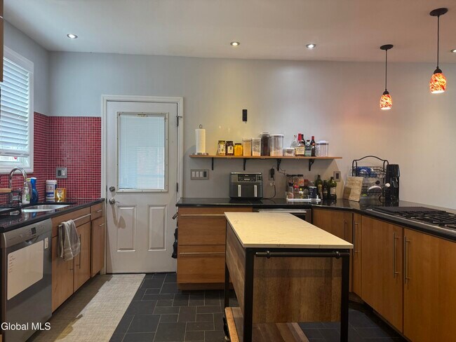 Foto del edificio - 186 S Allen St