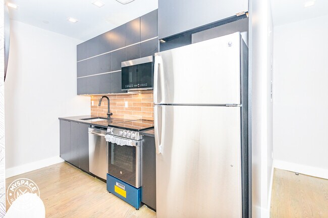 Building Photo - 1096 Broadway