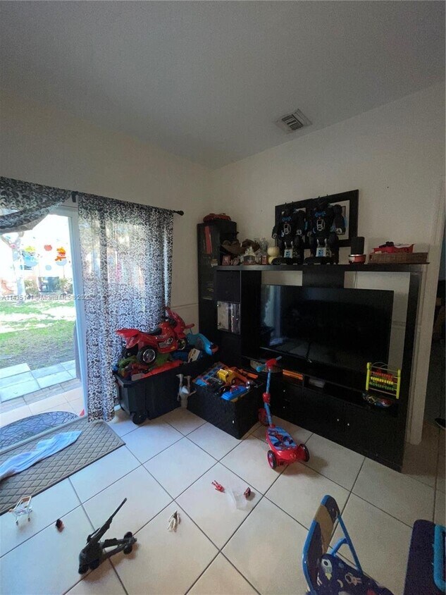 Primary Photo - 1543 Southeast 25th Street Apt #109, Homes...