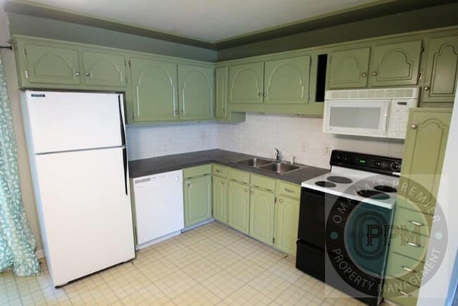 Building Photo - 3Bd/2Ba near 84th & I-80