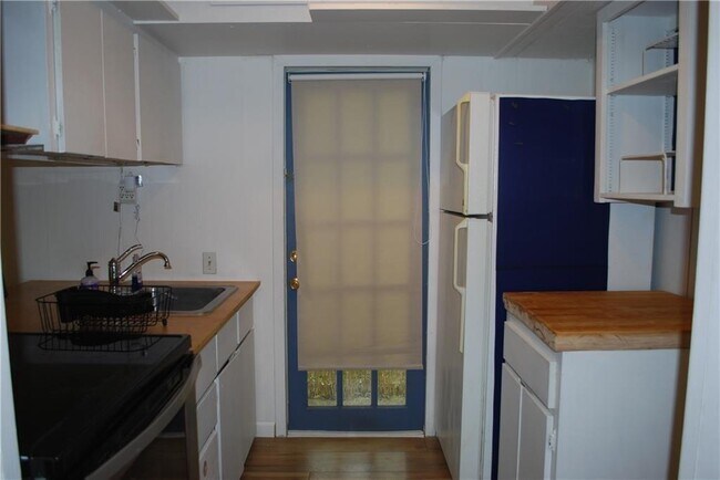 Foto del edificio - 5712 Woodrow Ave