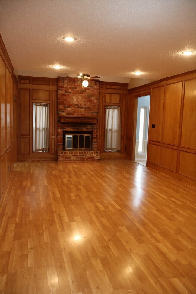 Foto del edificio - 6315 Seegers Trail Dr