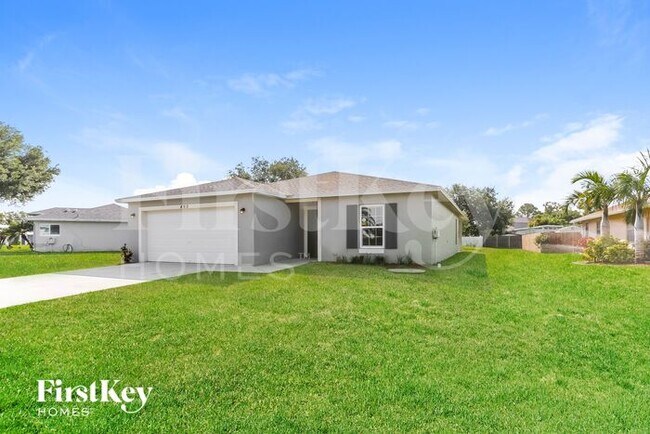 Foto del edificio - 490 SW Homeland Rd