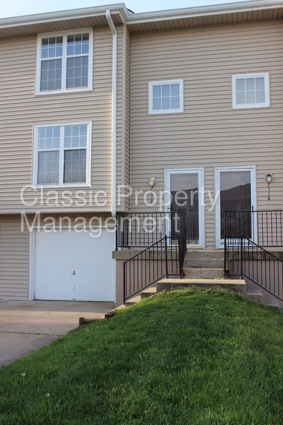Primary Photo - 7114 N Kingston Ct