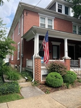 Building Photo - 305 S Cedar St