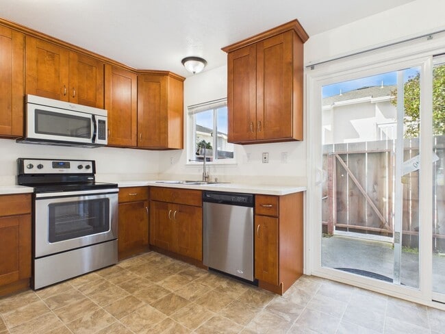 Foto del edificio - 2 bedroom condo in Marina available for rent