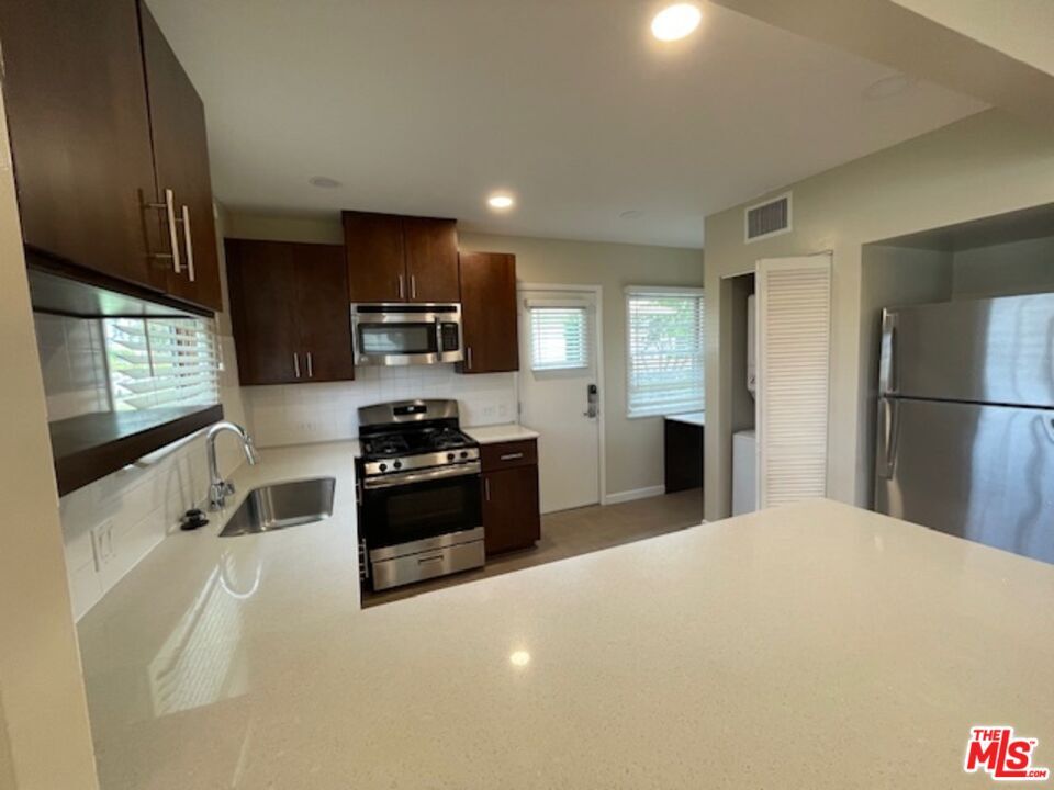 Building Photo - 1633 Penmar Ave